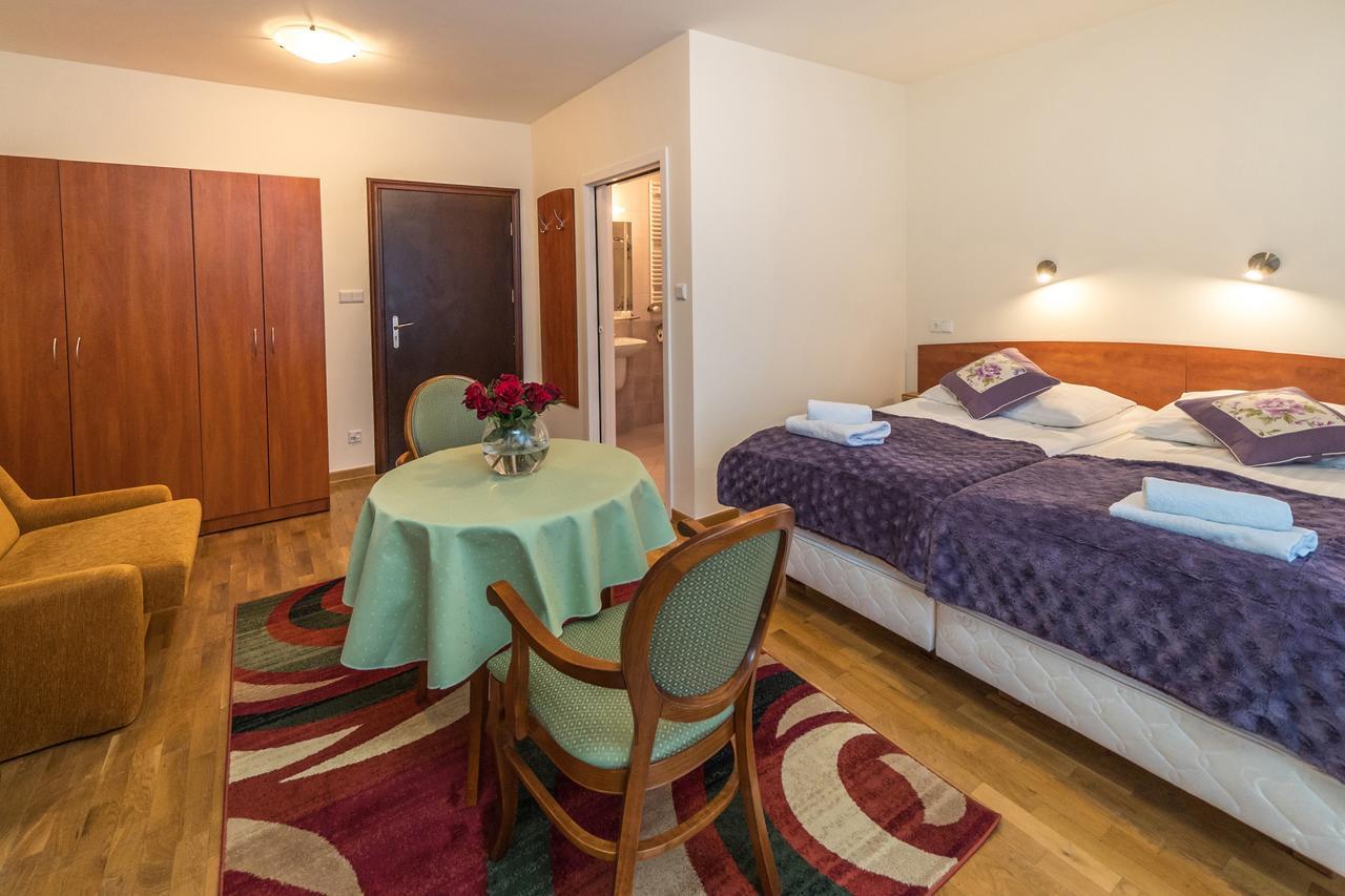 Double Room Private Bathroom