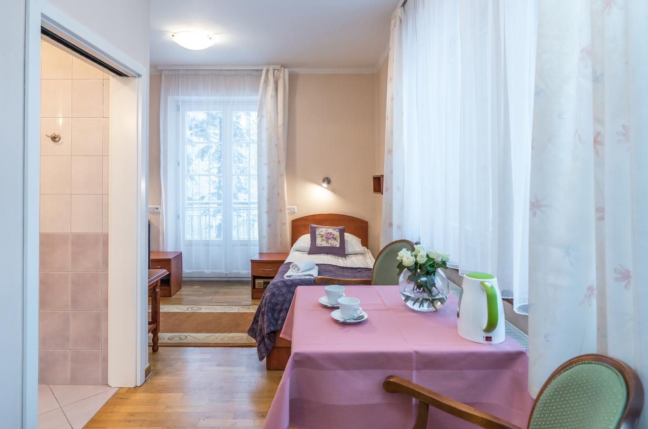 Double Room Private Bathroom