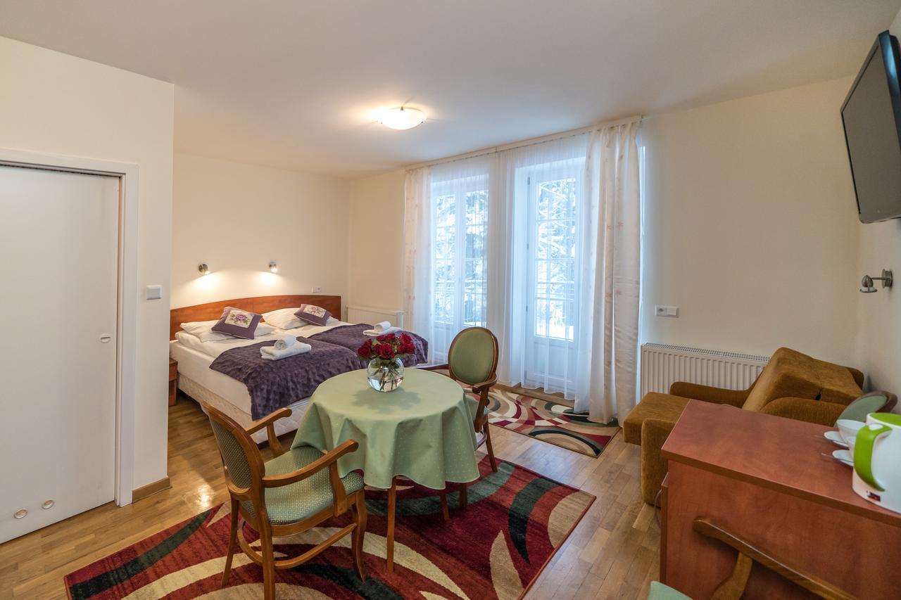 Double Room Private Bathroom