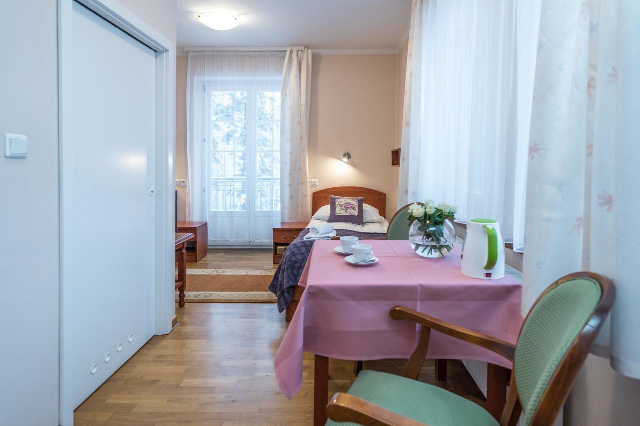 Double Room Private Bathroom
