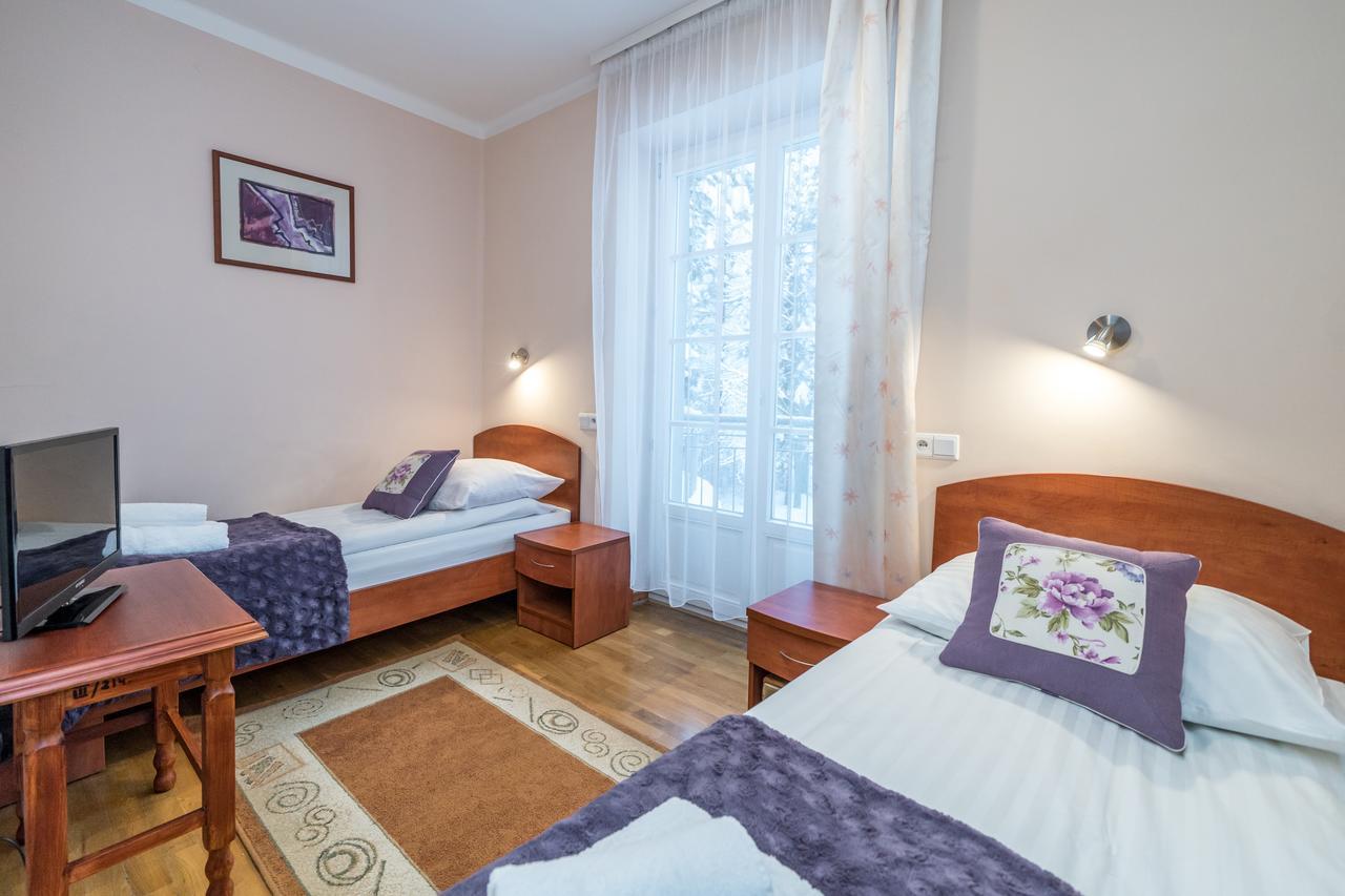 Double Room Private Bathroom